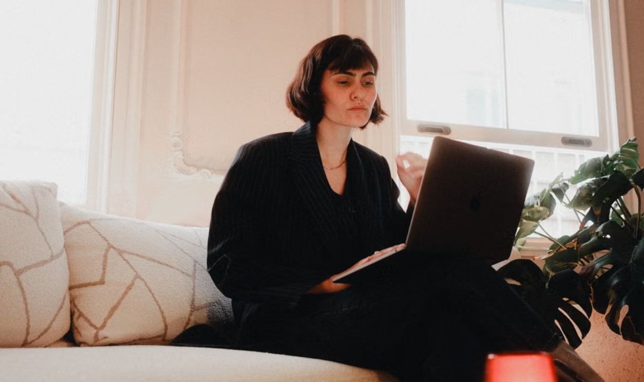 woman working on computer 