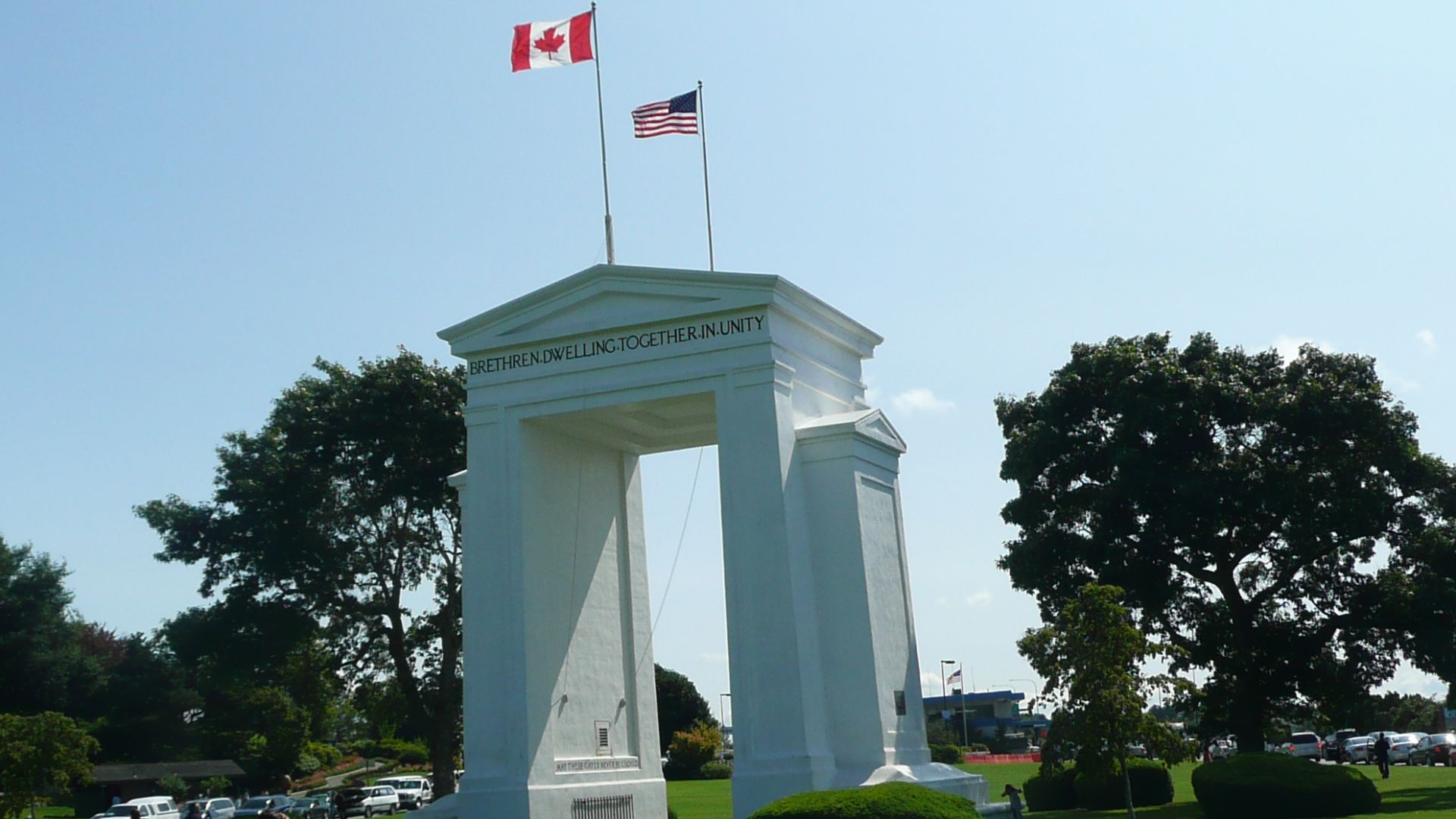 arch peace on border of canada and USA