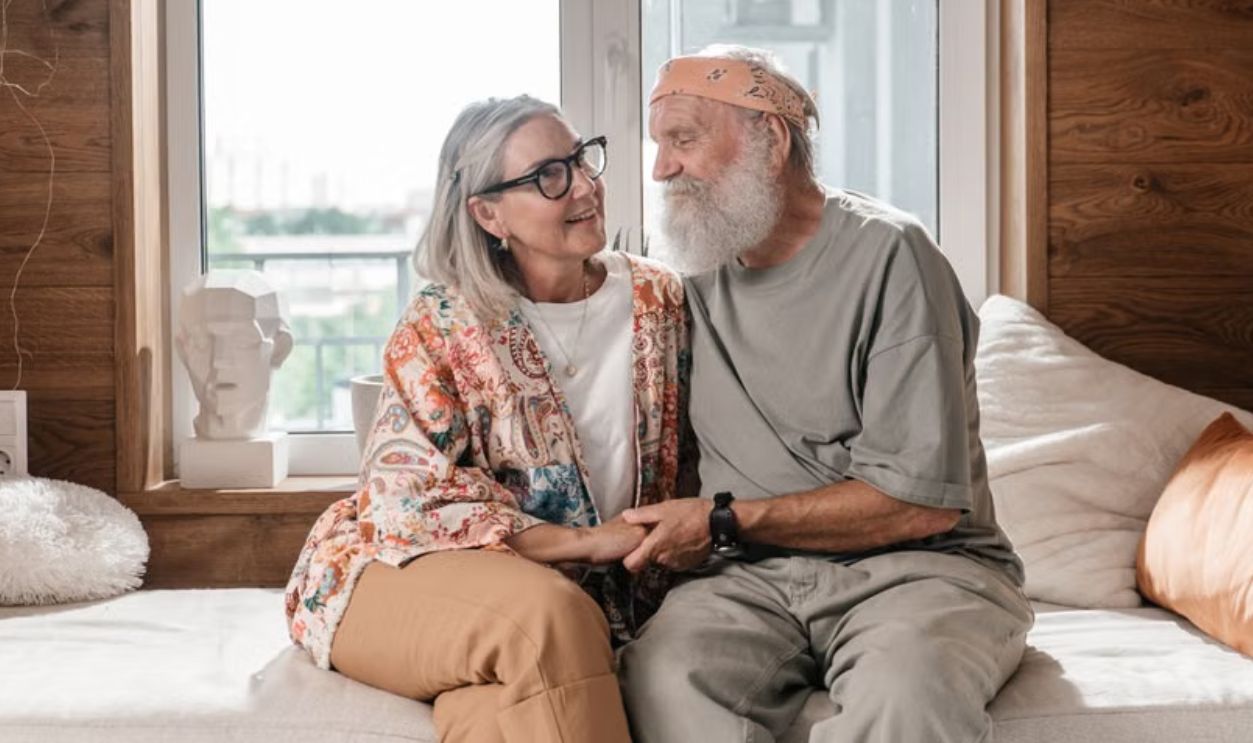 elderly couple at home 