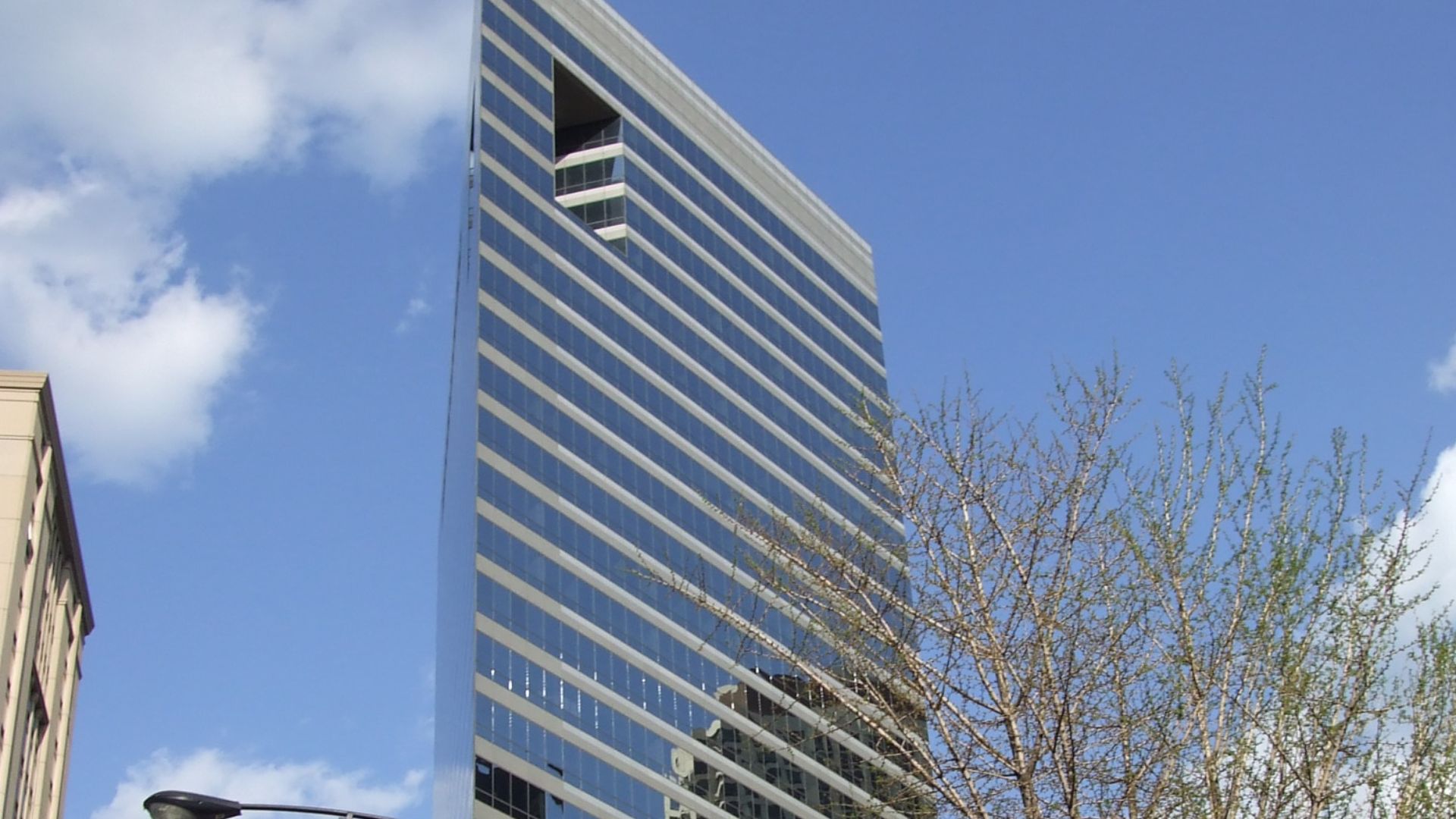 Photo of the American Medical Association headquarters in Chicago taken by User:Pinotgris on April 28, 2007. 
Architect Kenzo Tange (丹下健三, Tange Kenzō; September 4, 1913 - March 22, 2005) Construction started 1987