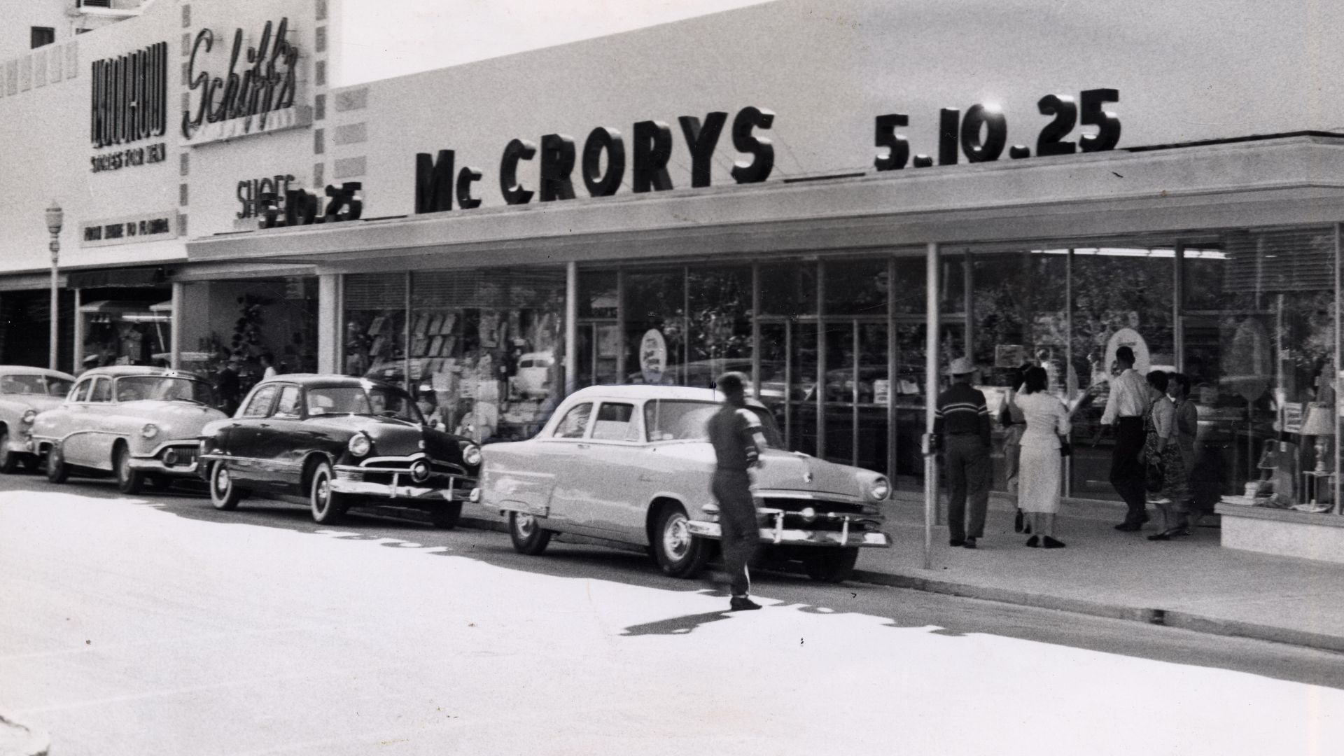 McCrorys at 400 Duval Street on December 21, 1953. From the DeWolfe and Wood Collection.