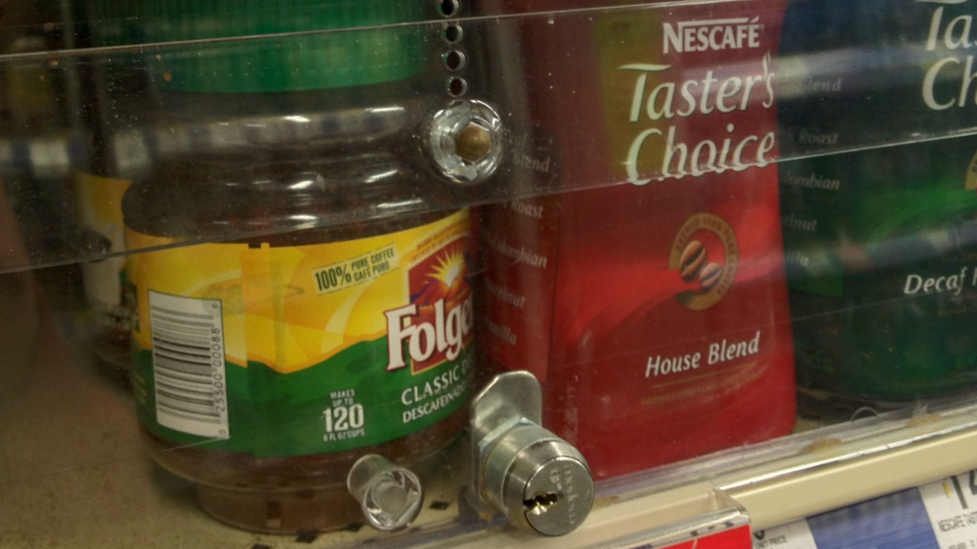 The Walgreens at 500 Geary Street in San Francisco has coffee locked up.
le!
06ST0043
PURE COFFEE
SECURITY ALERT!
To keep prices low, we have increased security on select products.
We apologize for any inconvenience.
100% CAFE
MAKES
UP TO
120
GR GroupS
Fo