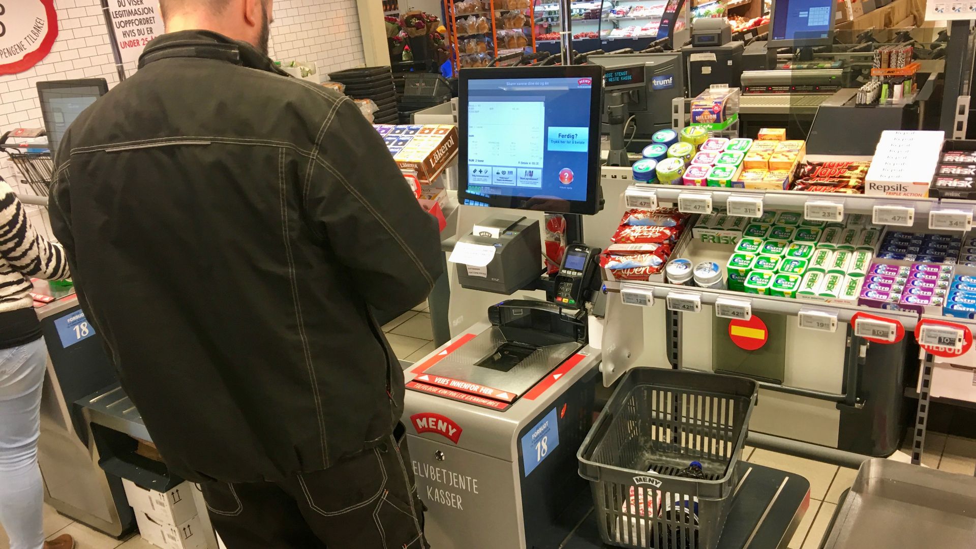 Self-service check-out, i.e. self-checkout with barcode scanning and payment machine, (selvbetjent kasse med vareskanning og betalingsautomat) for customers at a grocery store/supermarket in Norway. Also supermarket interior, etc. Meny Supermarket in Indu