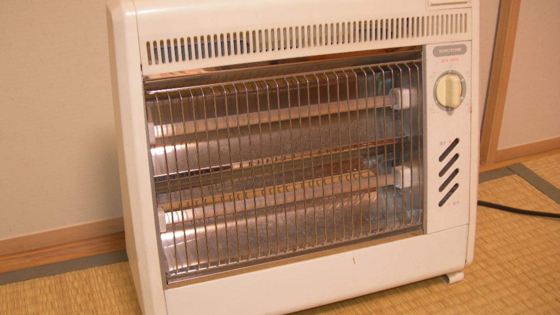 トヨトミ製電気ストーブ