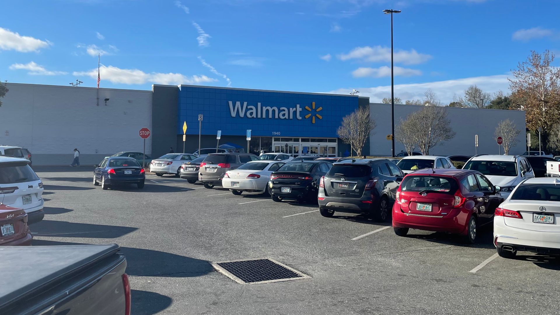 This is a smaller Walmart Supercenter with only one entrance, located in Quincy, Gadsden County, FL