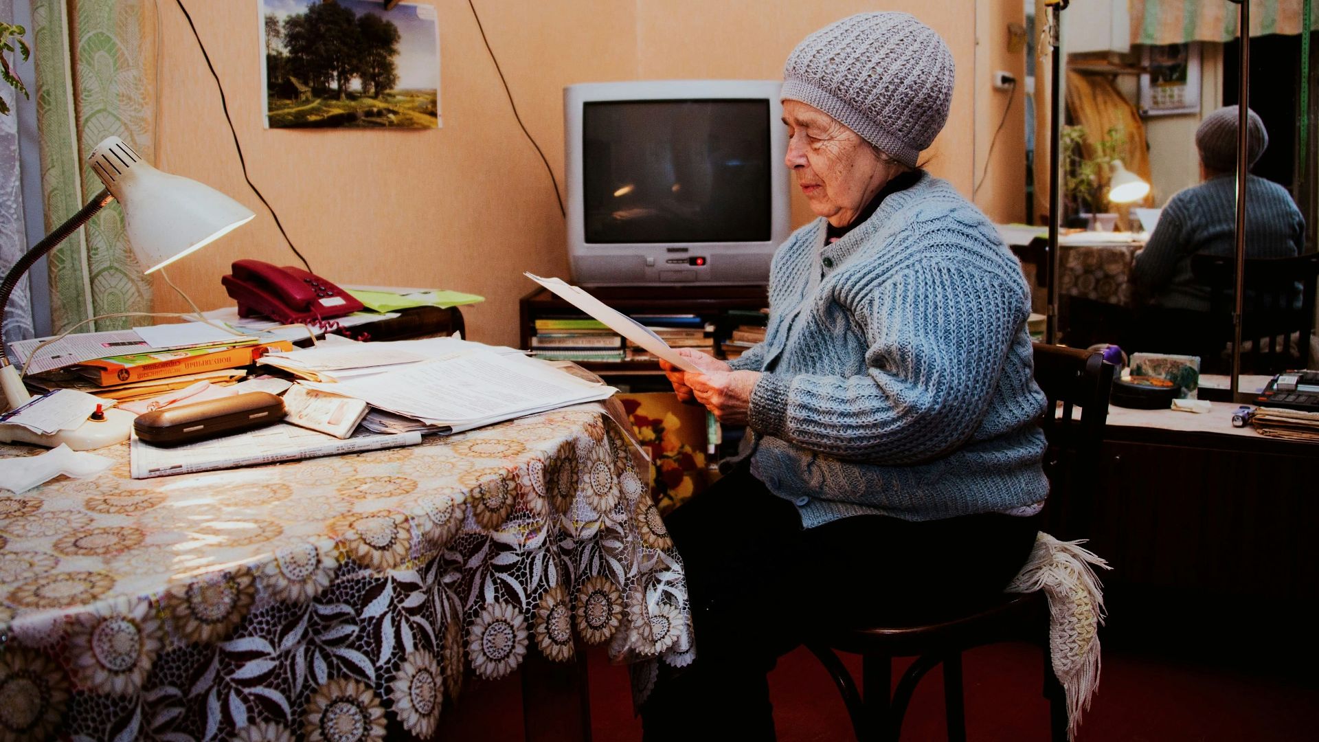 woman reading a magazine