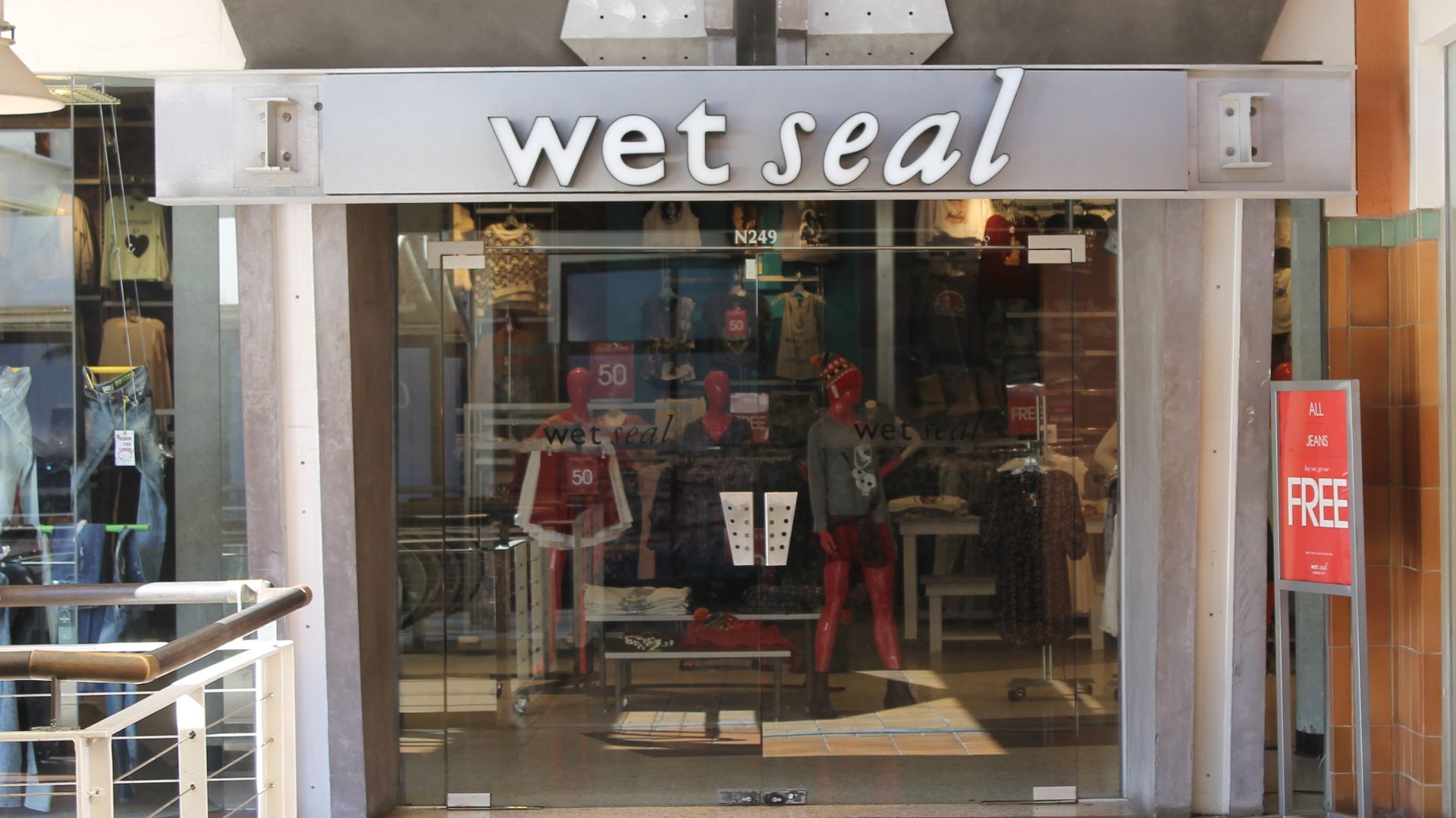 Wet Seal Bayside Miami Still Open