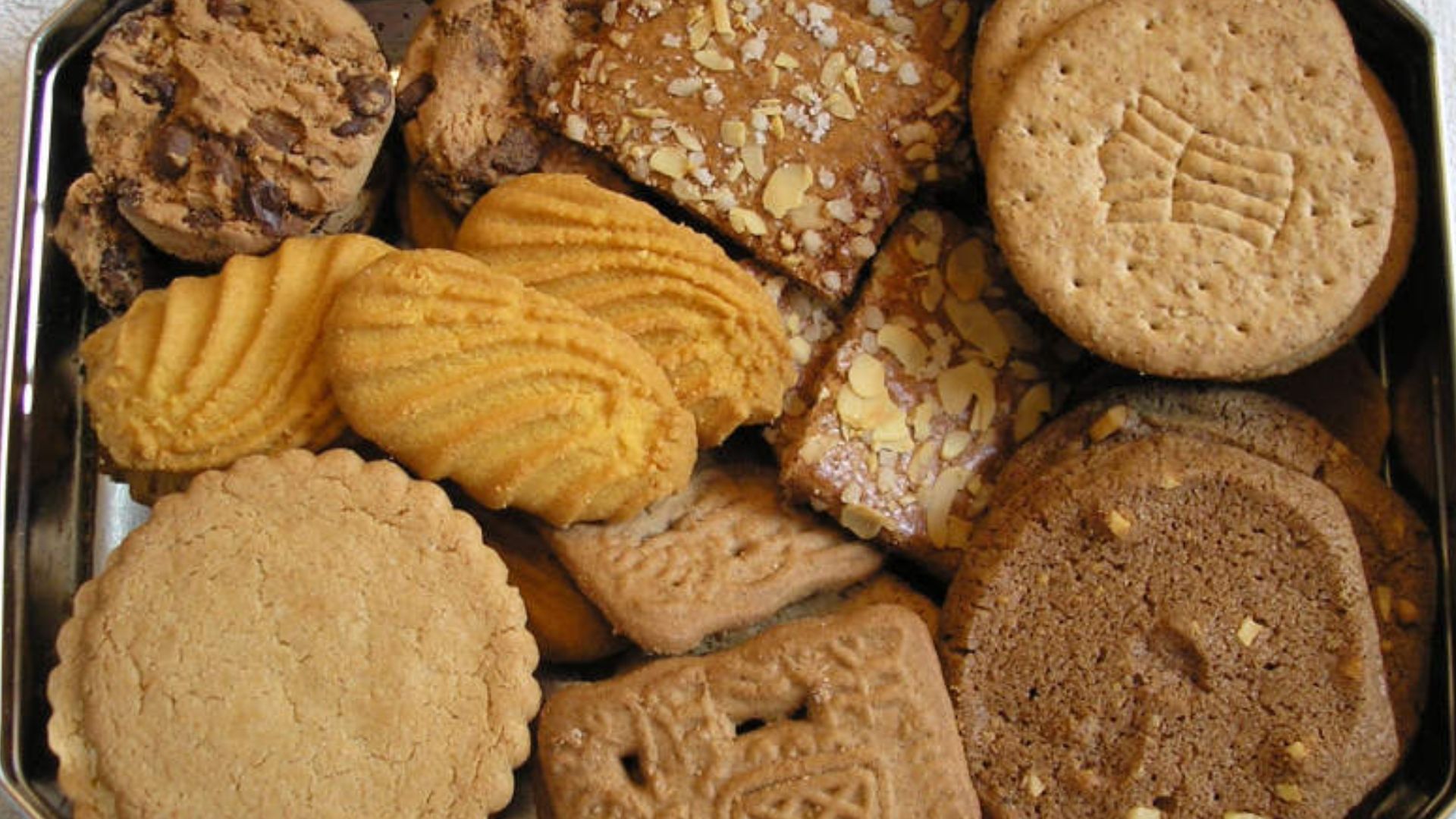 Biscuits
Location: Netherlands
Keywords: 
---
nl:  Koekjes in koekjestrommel
Locatie: Nederland

Trefwoorden: