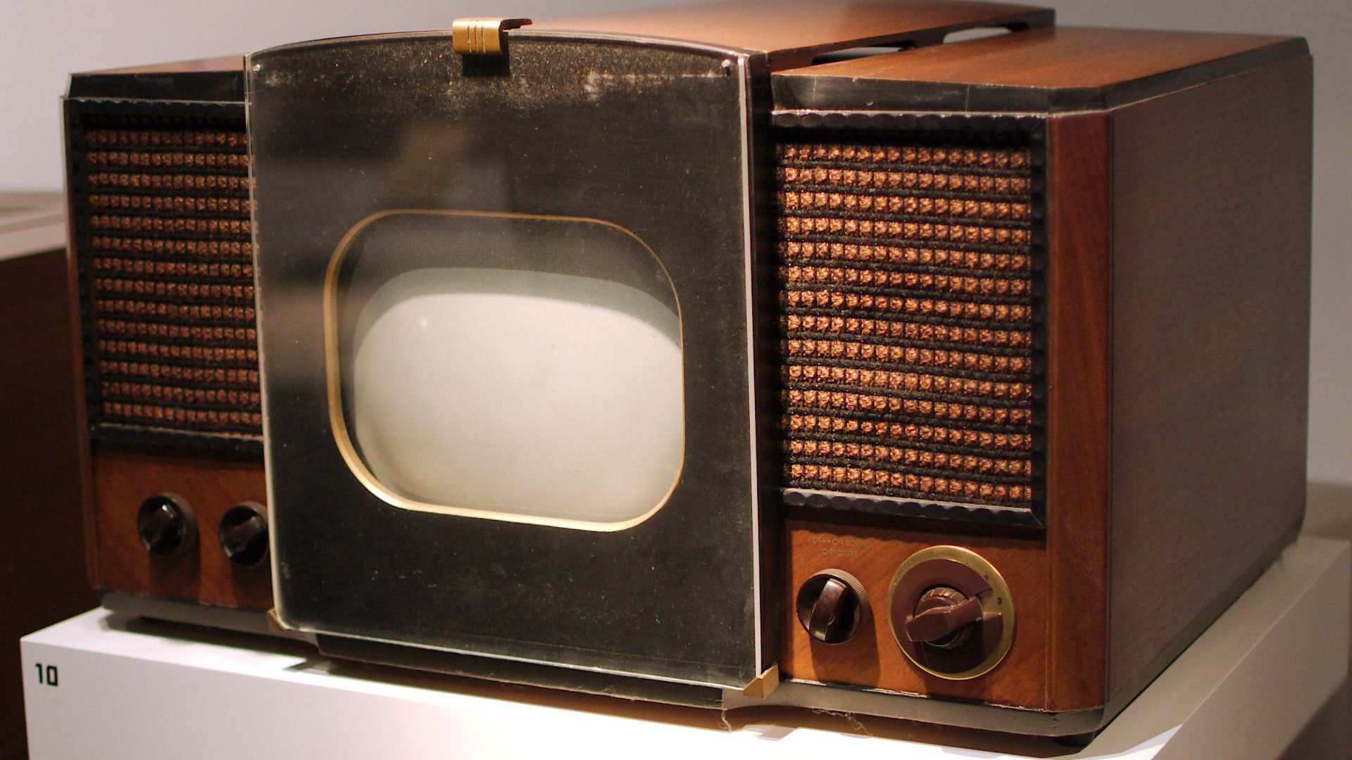RCA Model 630-TS television set seen in a museum. Its caption indicates it was the first mass produced TV set and was sold in 1946 and 1947.