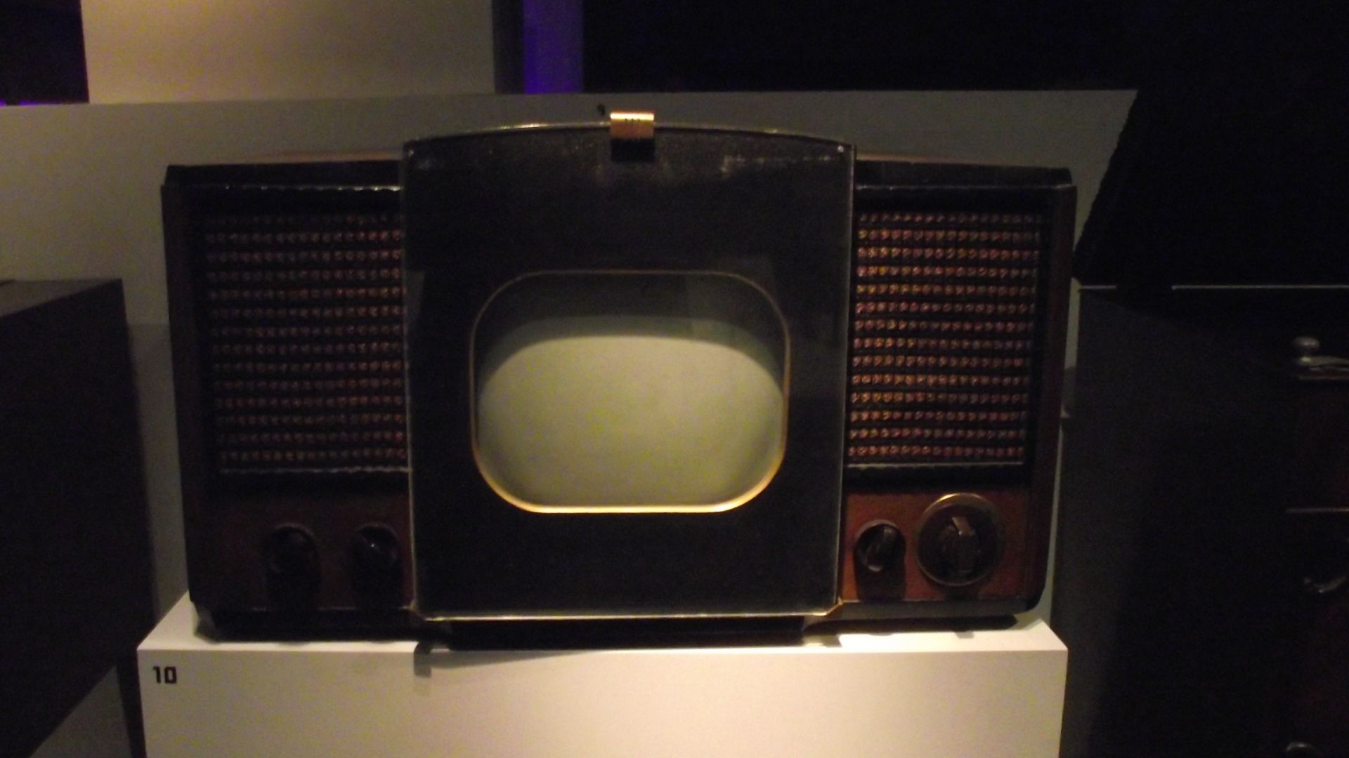 Ten-inch RCA 630-TS television, 1946.