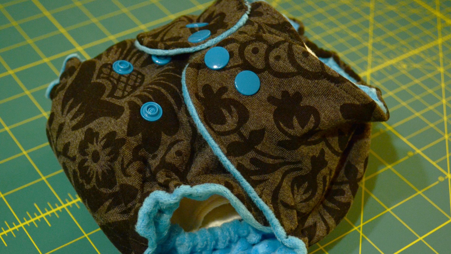 SM/NB AI2 with inner gussets and hidden PUL.  Made with recycled cotton shirt outer.