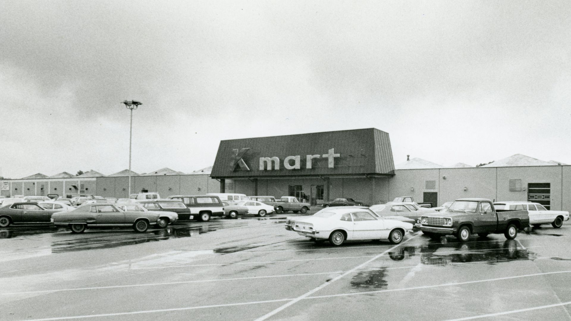 Newly opened New Orleans Kmart.
I think was the one on Veterans Highway in Metairie.