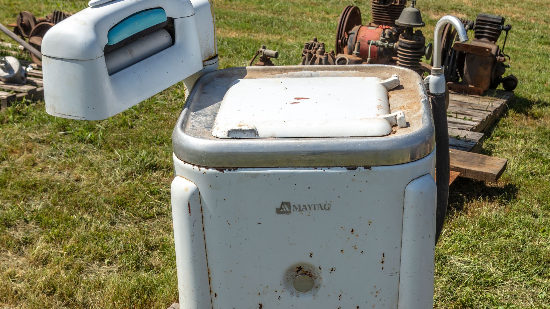 Maytag wringer washer, Purcellville, Virginia, USA