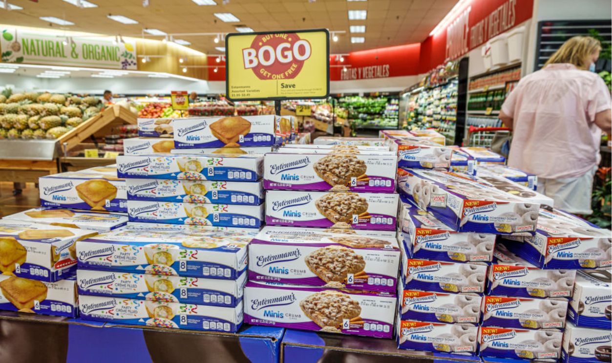 Miami, Florida, Winn-Dixie grocery store, BOGO, Buy one, Get One, promotion of Entenmann's baked goods