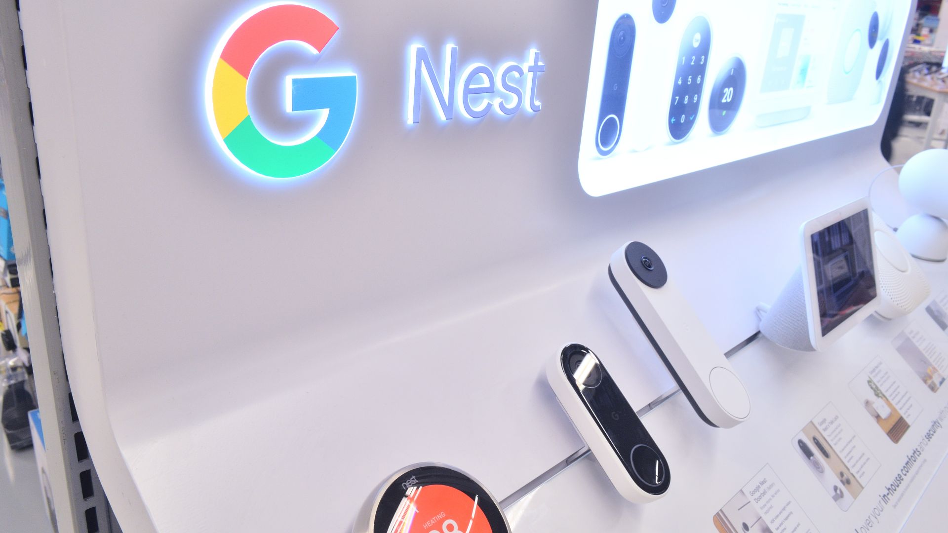 Google Nest retail stand