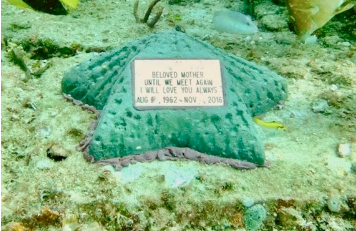 Underwater gravesite