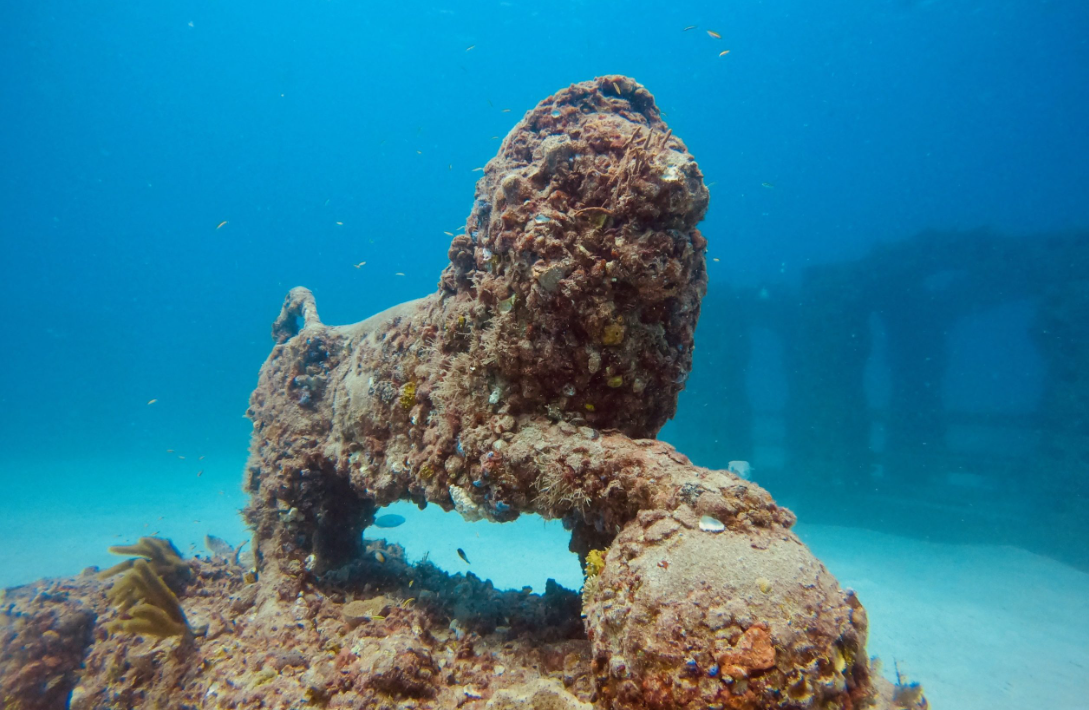 Underwater gravesite