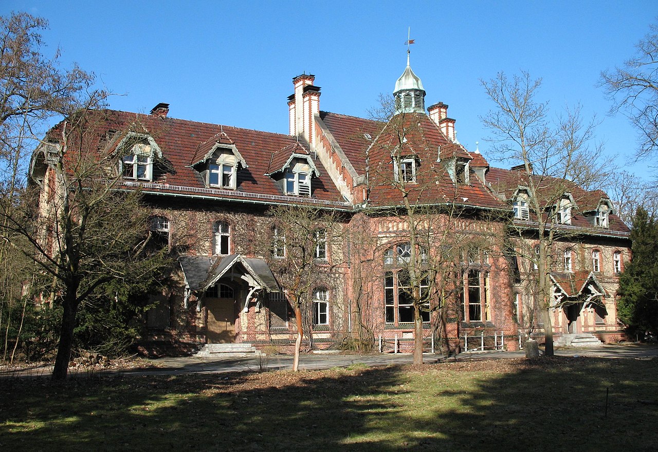 Former sanatorium for consumptives in Beelitz-Heilstätten - 2009