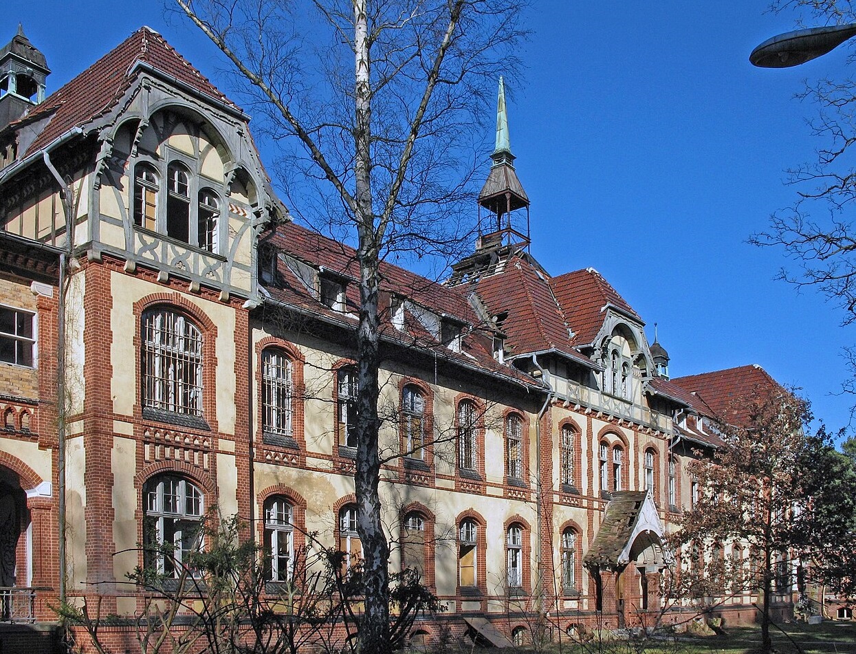 Former sanatorium for consumptives in Beelitz-Heilstätten ,Pavillon B - 2009