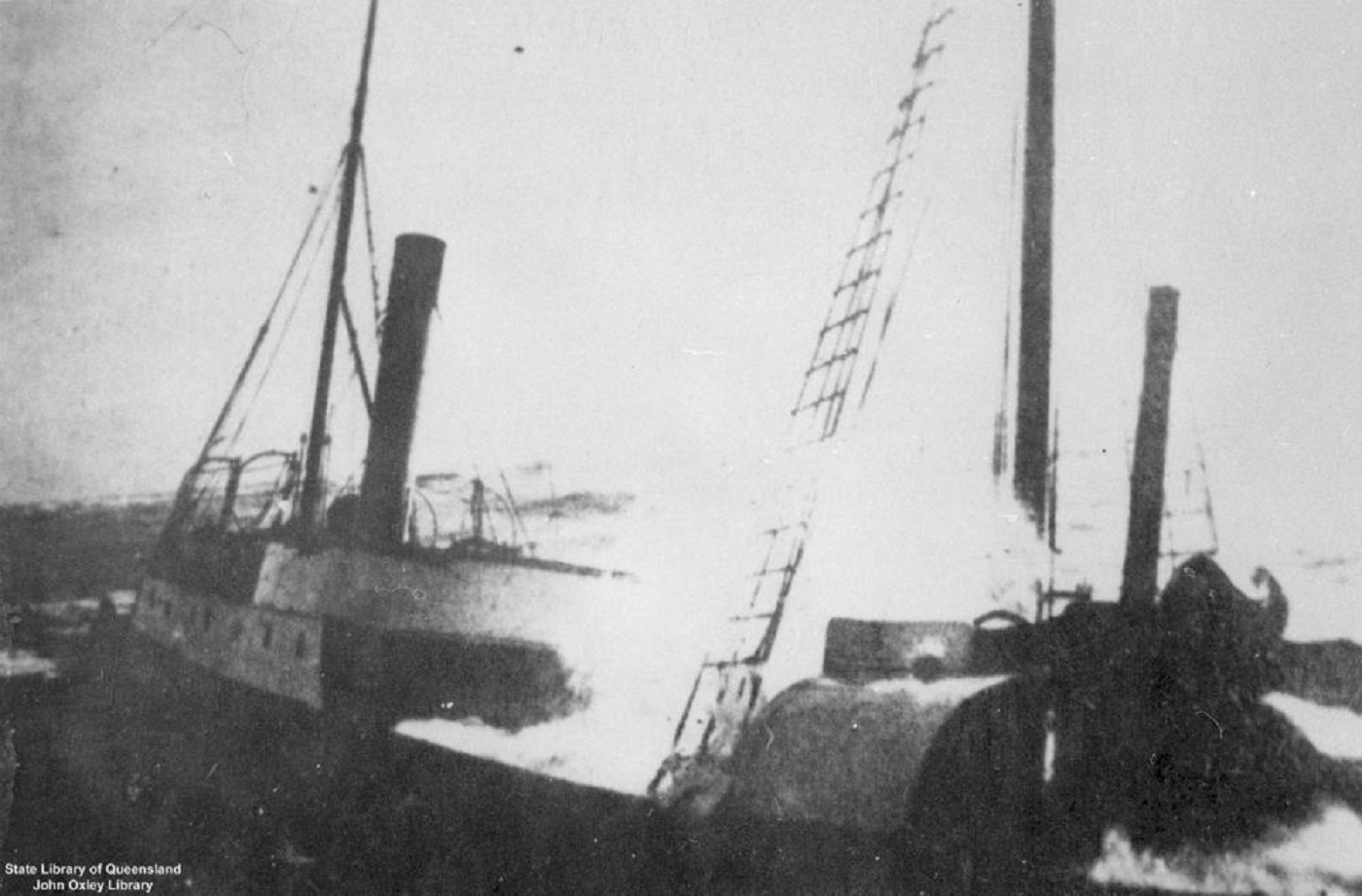 Steamship Charles Edward in a heavy sea. - 1908