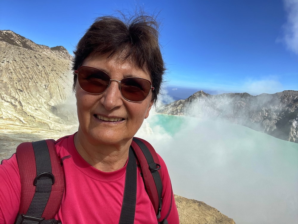 woman in pink t-shirt above Ijen volcano