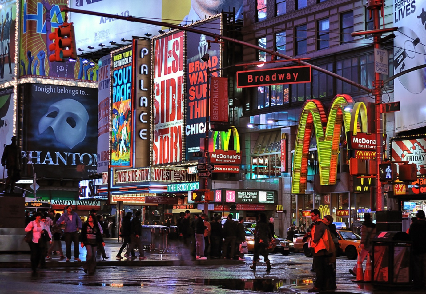 Broadway: Times Square at night - 2009