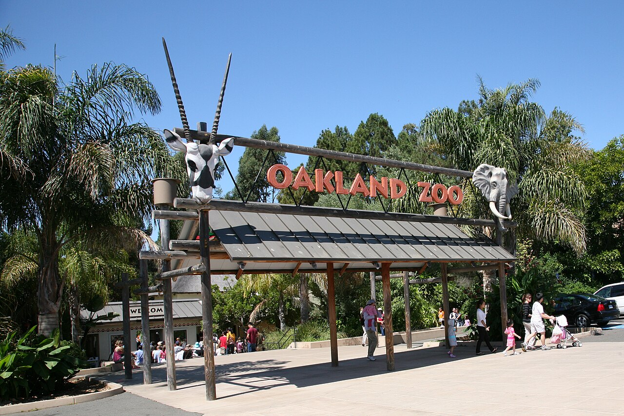 Entrance of Oakland Zoo
