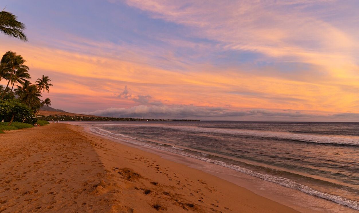 Sunset Kaanapali beach