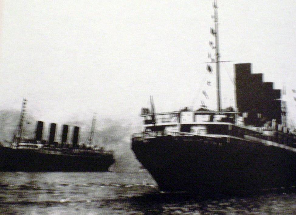RMS Lusitania and RMS Mauretania in Movement