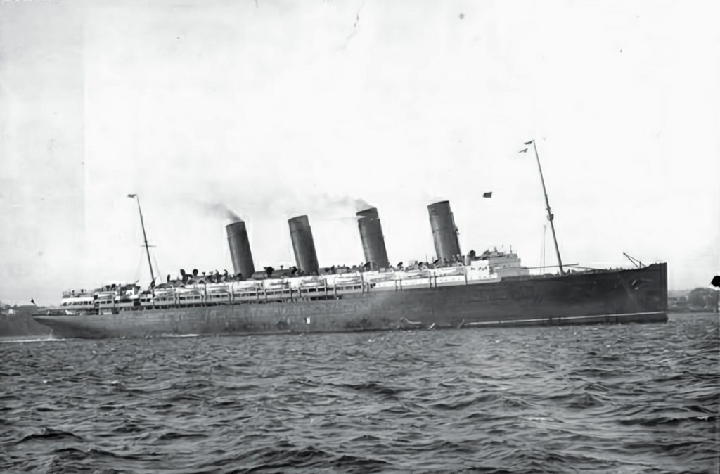RMS Lusitania departing from New York Harbour on her last voyage
