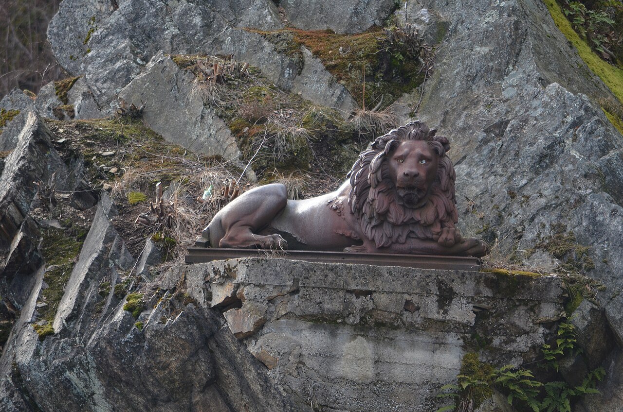 A statue of a Lion marking the place of the Nazi Golden Train