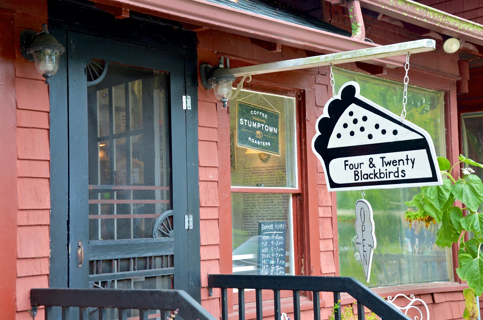 Four & Twenty Blackbirds pie shop exterior