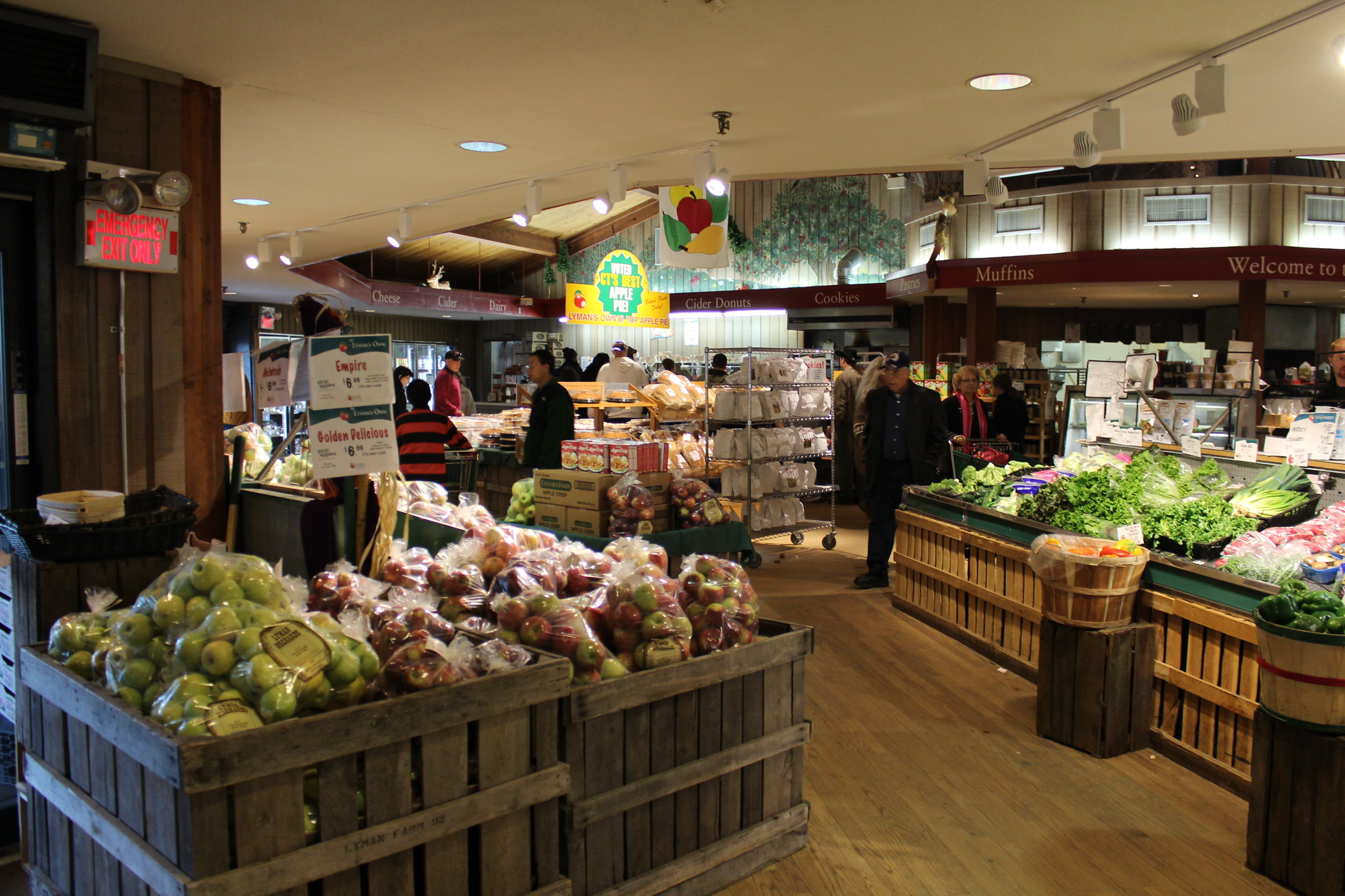 Lyman Orchards store