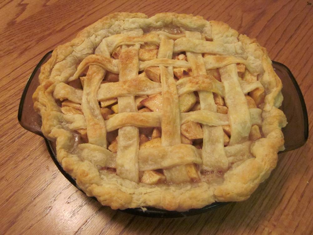 Organic Apple Pie in glass plate