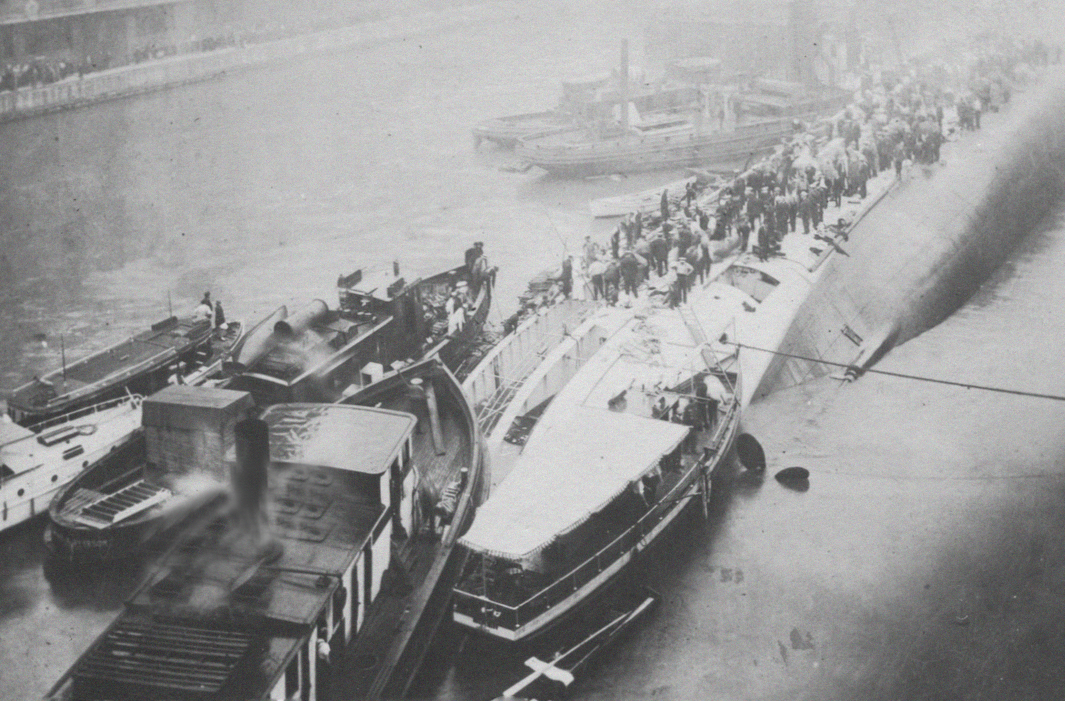 Eastland disaster Chicago River 1915