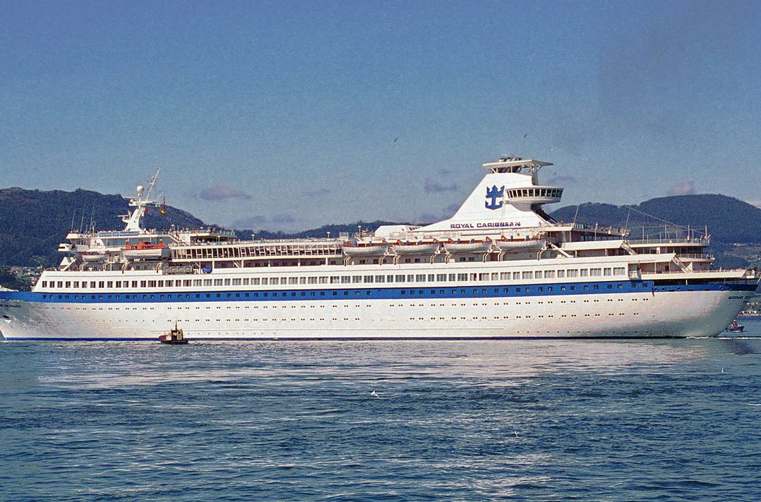 MS Song of Norway leaving Vigo, Spain