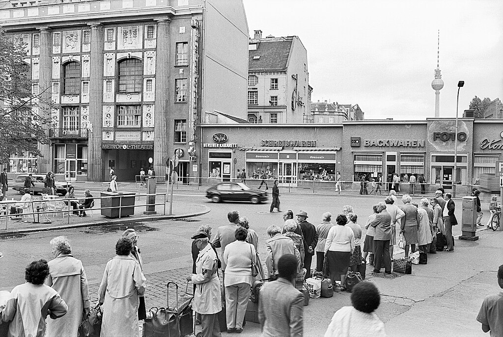 Berliners at S-Bahnhof Friedrichstraße 1986