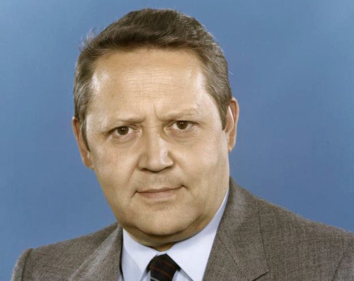 Portrait Photo of Günter Schabowski in a Gray Suit