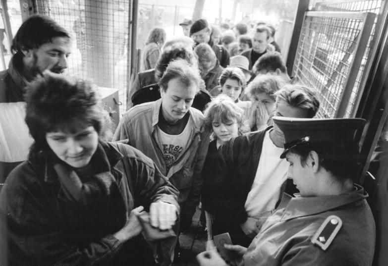 GDR citizens eager to take a day trip to West Berlin