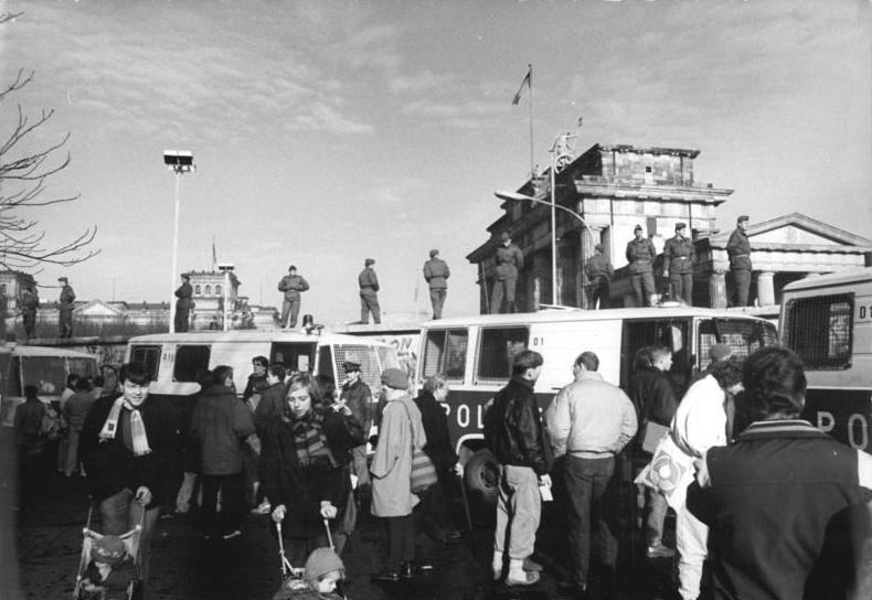 People who had gathered at Brandenburg Gate, Berlin, 1989