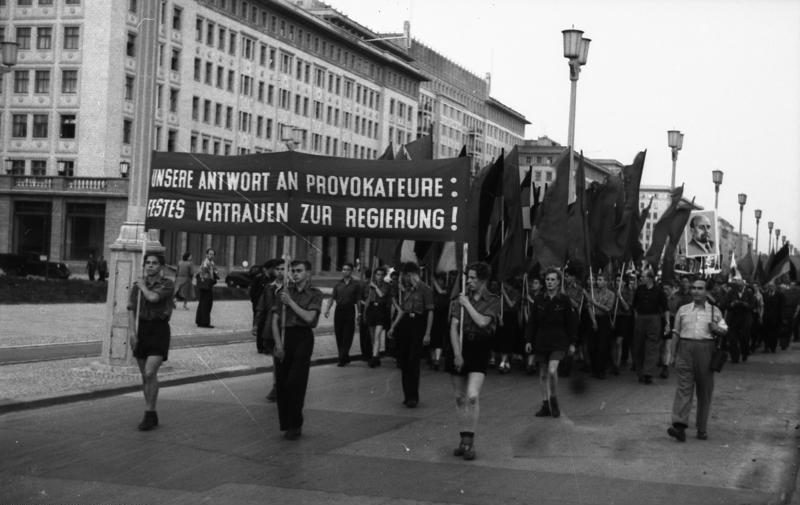 Tens of thousands of Berliners demonstrated on the afternoon of June 26, 1953