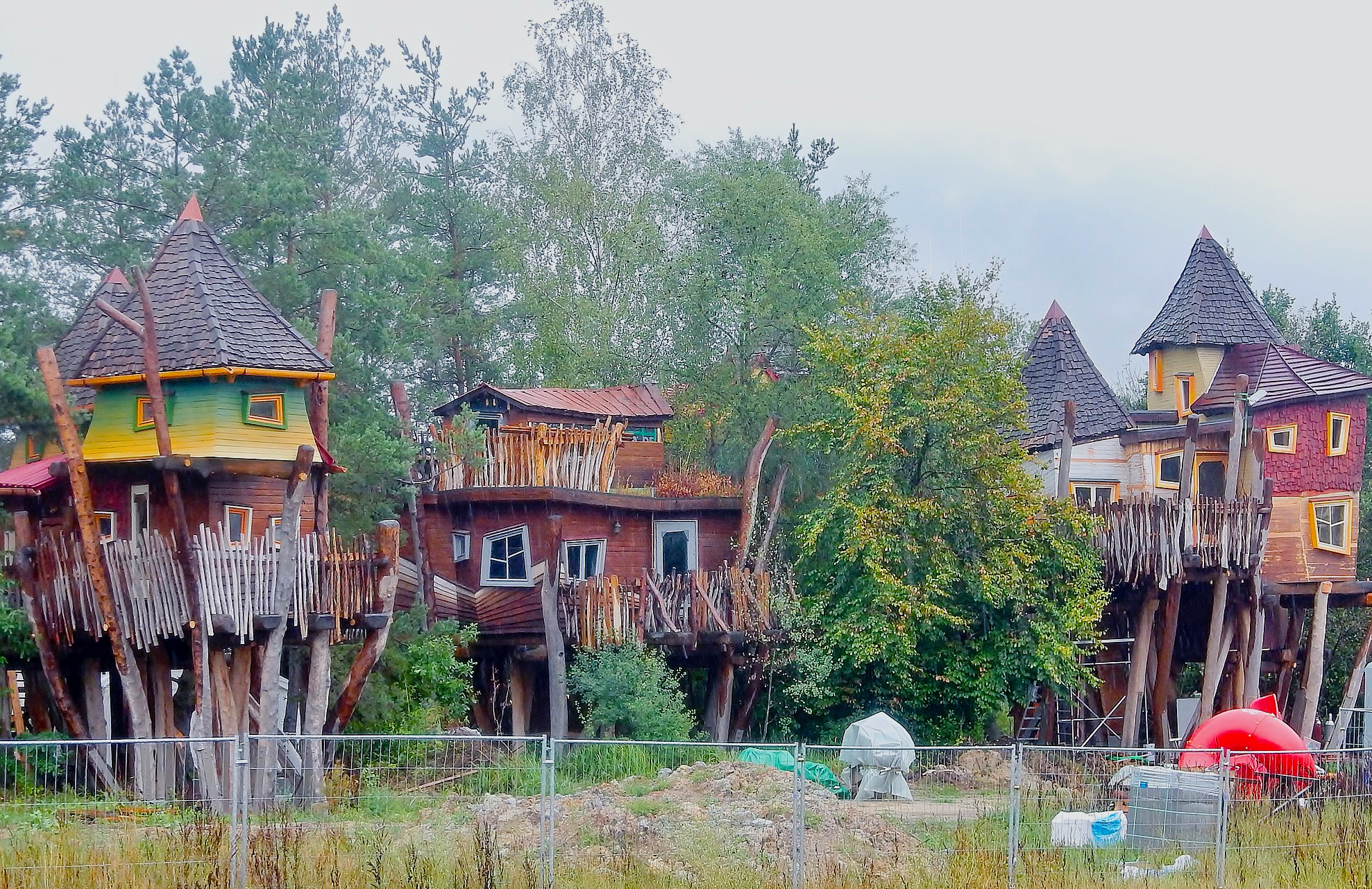 Baumhaus Hotel located in a park in Germany