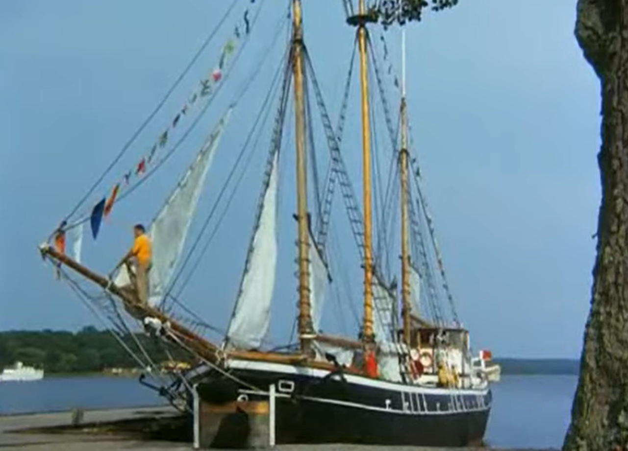 Screenshot of Capt. Longstocking from - Pippi in the South Seas (1970)