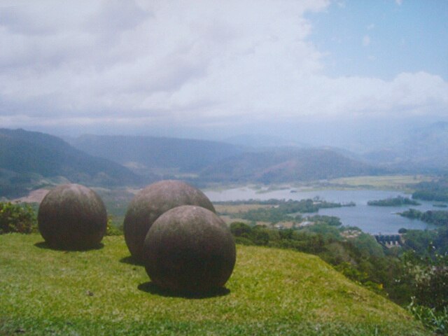 Stone_spheres_of_Costa_Rica._Reventazon_River_view.jpg