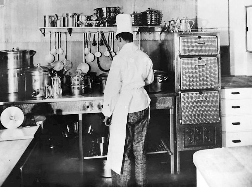 Hindenburg Kitchen 1936