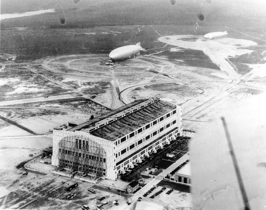 LZ 129 Hindenburg flying