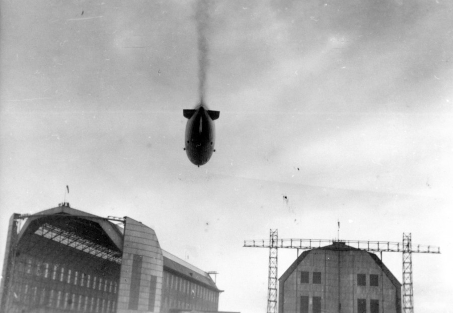 First flight of the LZ 129 Hindenburg. 4 mar 1936