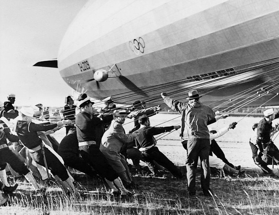 Hindenburg airship landing