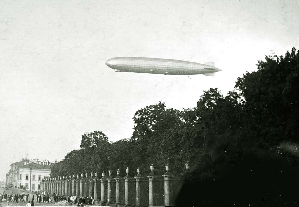Zeppelin above Leningrad.