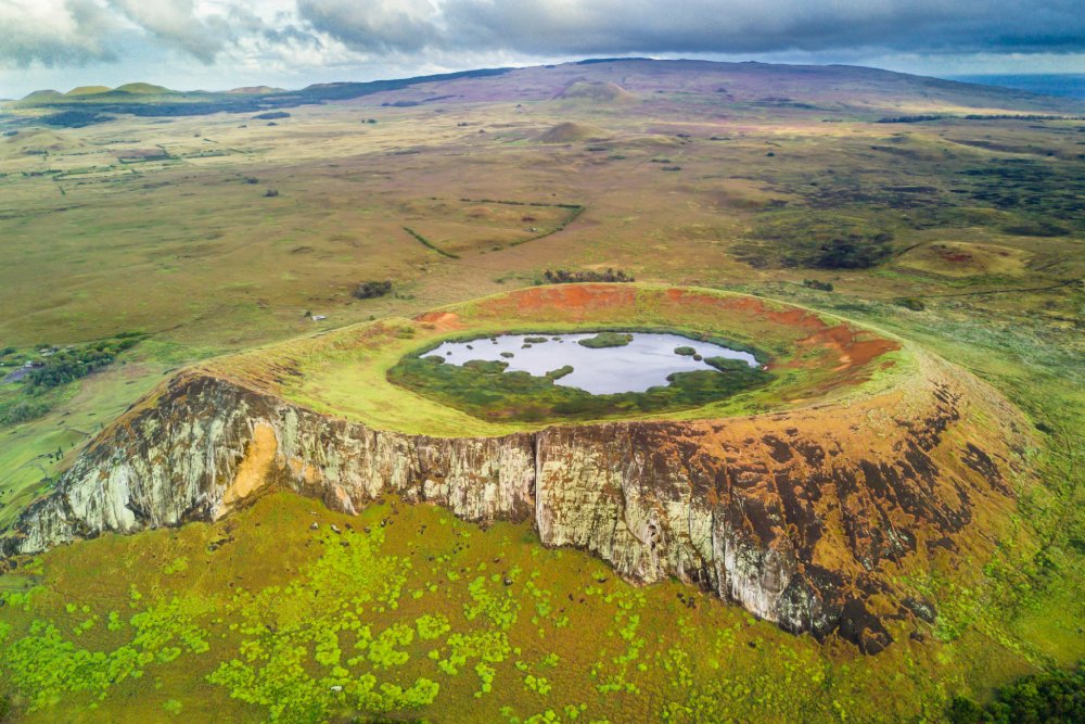 Rano Raraku Volcano, the Moais quarry where all were built on the past